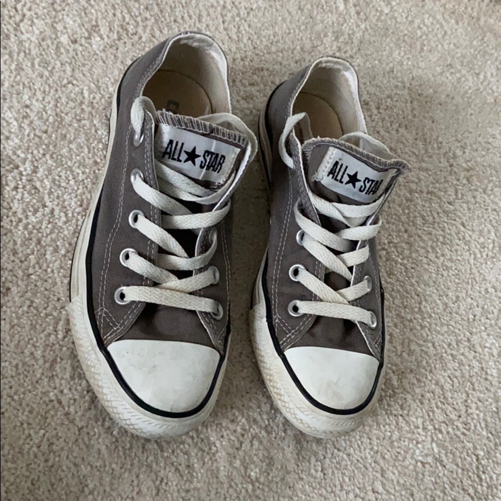 Grey All star (low top) Converse SIZE 6 (woman’s)